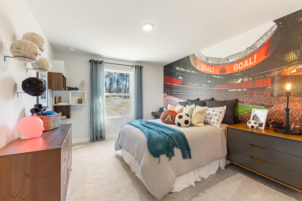 A bedroom with a bed and a desk.