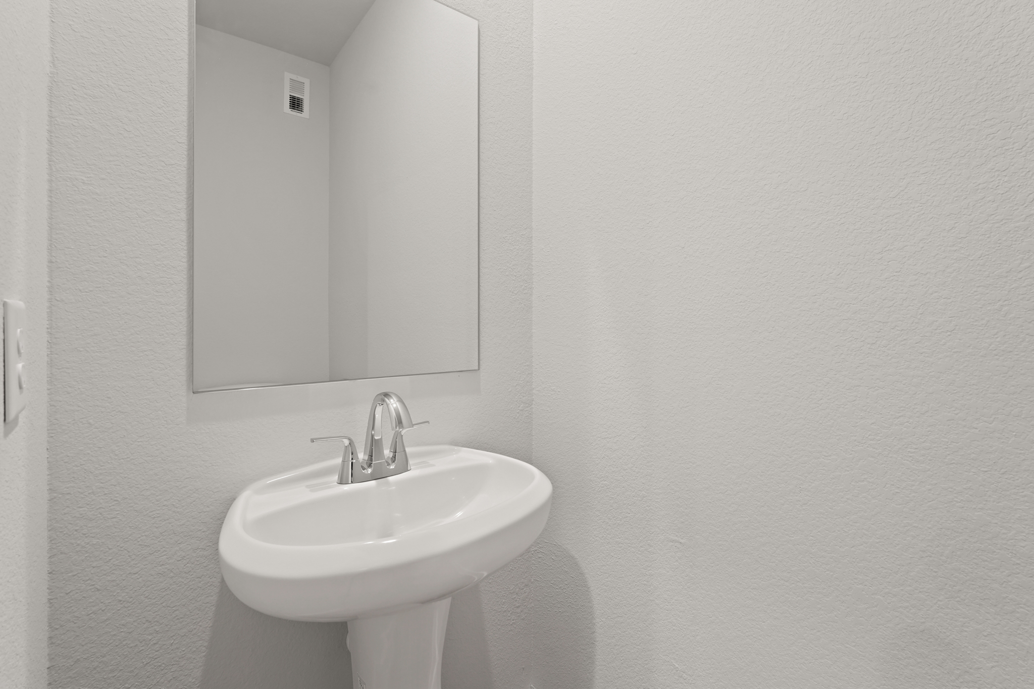 A bathroom with a sink and mirror.