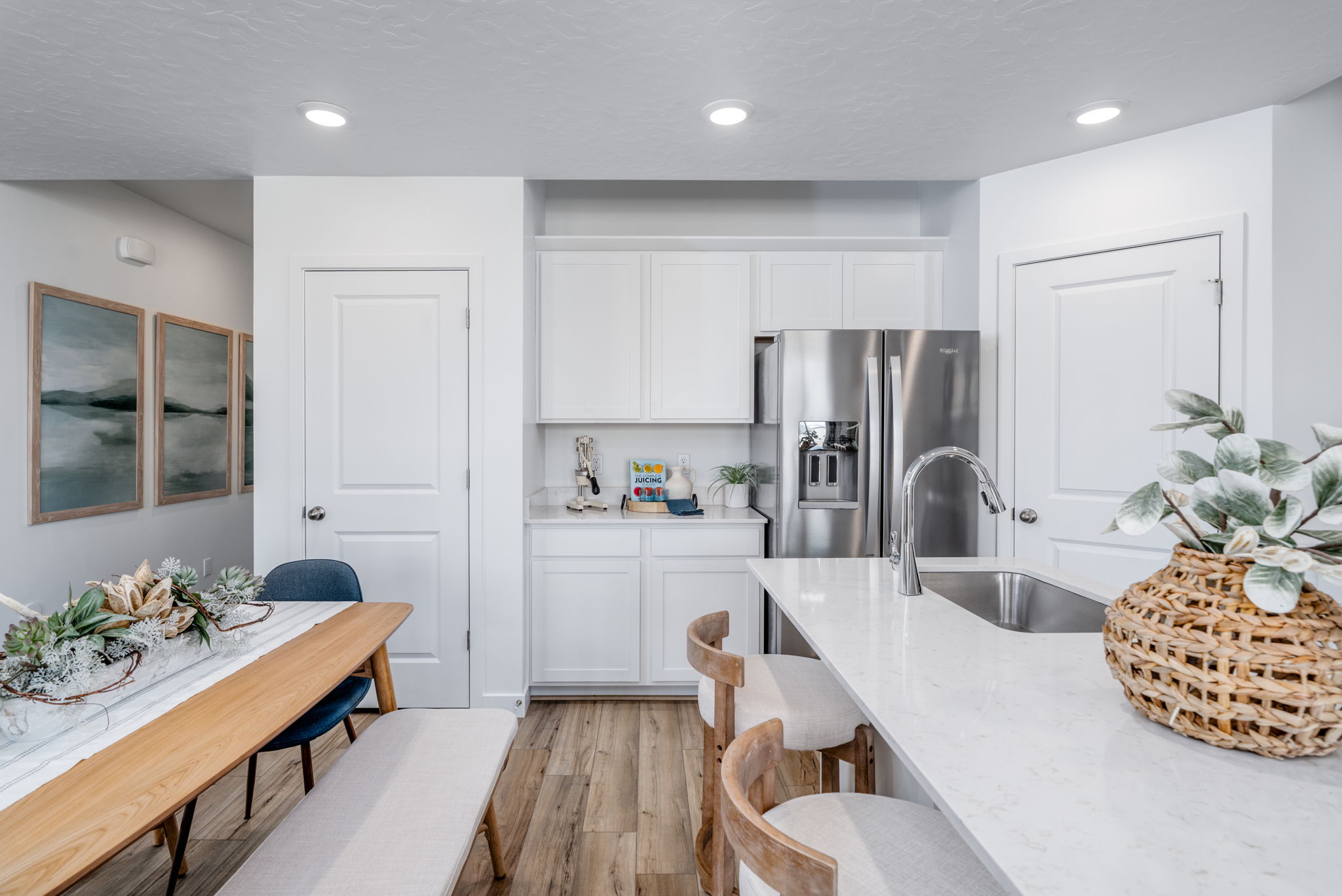 A kitchen with white cabinets.