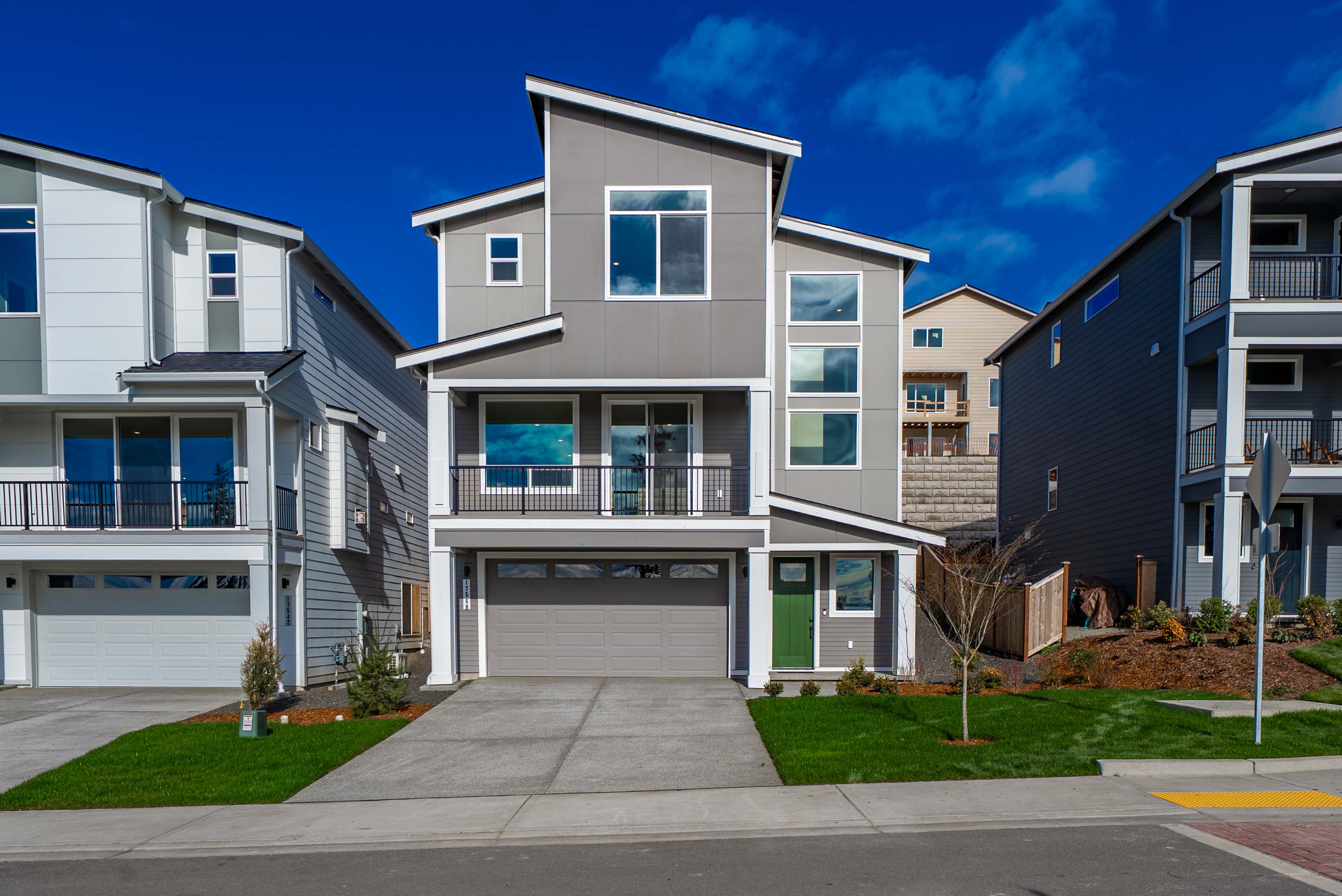 0020 17548 NE Midnight Sun Loop